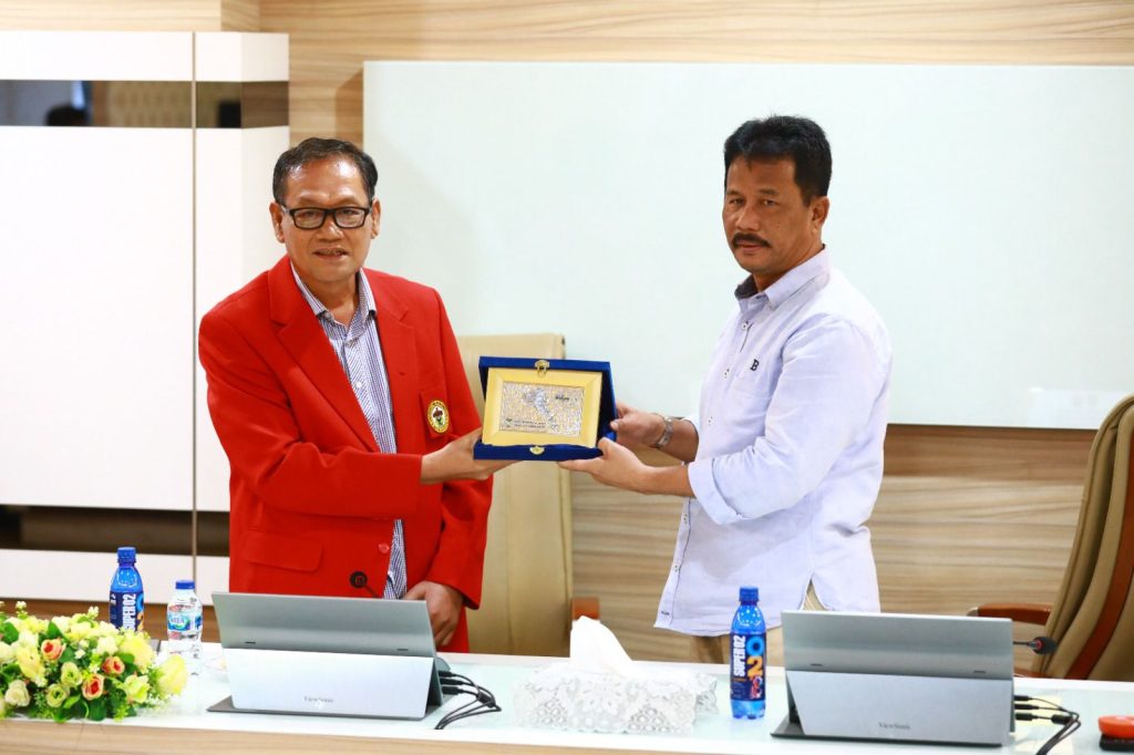 The Masters and Doctoral Study Program in Public Administration, Faculty of Social and Political Sciences (FISIP), Hasanuddin University (Unhas) held a socialization of the study program together with the Batam City Government.